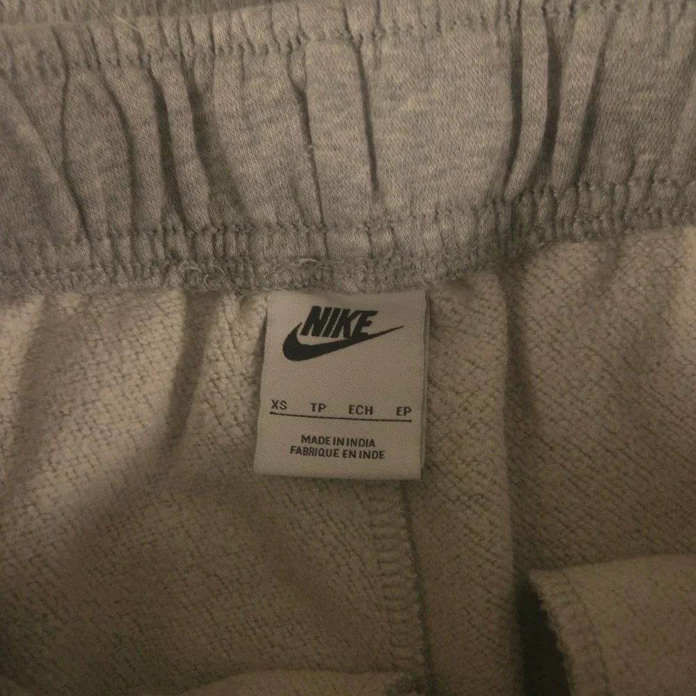 Nike Sweatpants Womens XS Grey Sportswear Club Fleece Mid-Rise Joggers Tapered